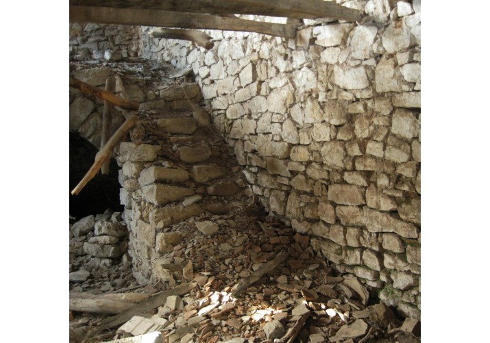 εσωτερική σκάλα Γ4 υπό κατάρρευση
