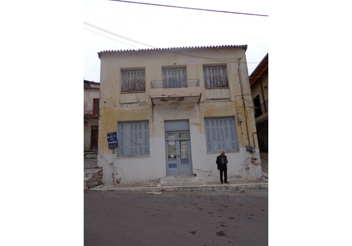 Υποχώρηση σοβά με εμφάνιση σενάζ