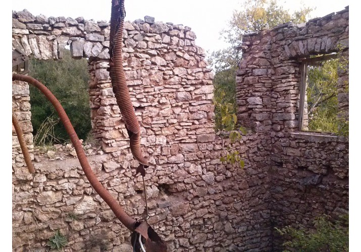 Πτώση υπερθύρου και διατήρηση εκατέρωθεν τοιχοποιίας