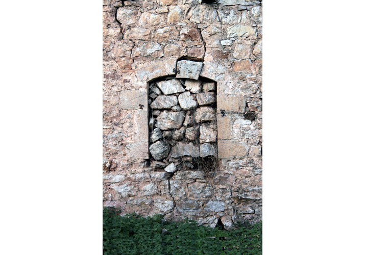 3. Παράθυρο ανατολικής όψης (πλήρωση με πέτρες)