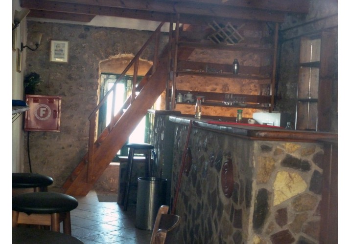 εσωτερική ξύλινη σκάλα (νεότερη κατασκευή βασισμένη στα παραδοσιακά πρότυπα)
Εικόνα 3