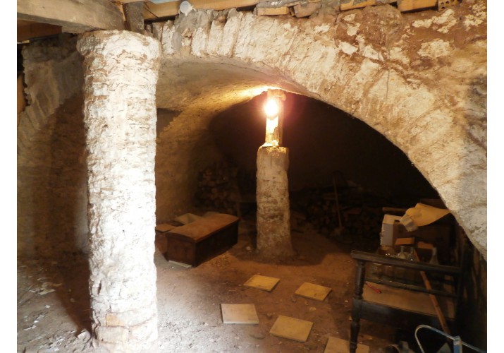 Θολωτή κατασκευή σε τμήμα του κατώτερου ορόφου (υπόγειο-ισόγειο)