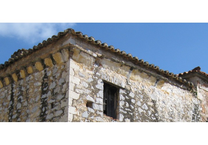 Υδρορόη Χτισμένη στο Επάνω Μέρος της Τοιχοποιίας