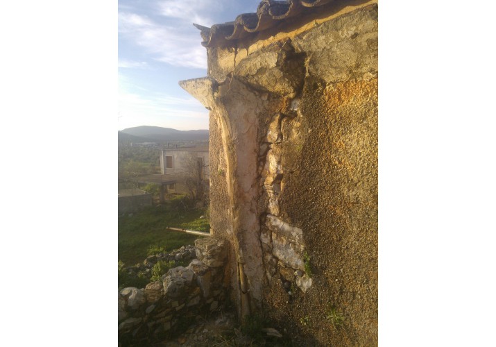 Υδρορόη που Κατευθύνει τα Ύδατα στη Στέρνα