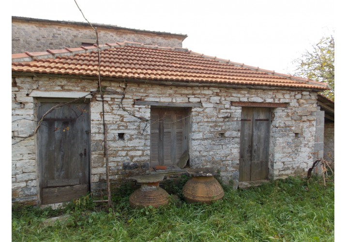 Τρία διαφορετικά είδη πρεκιών...στο ίδιο κτίριο