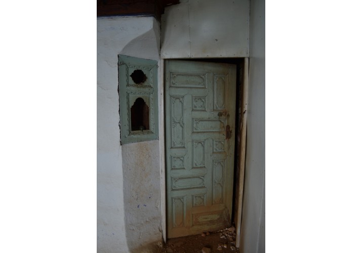 πόρτα δωματίου στον όροφο του χαγιατιού