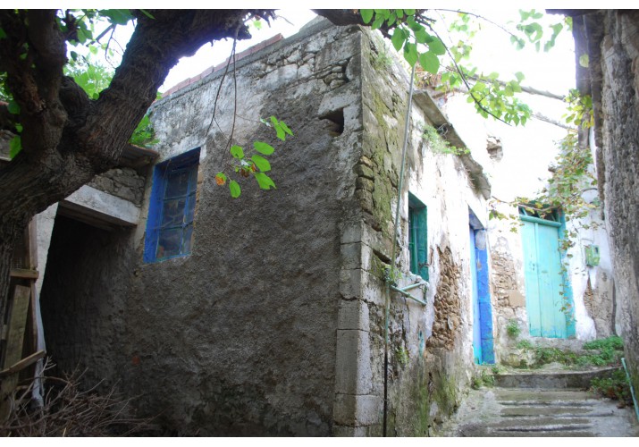 Πρόσβαση μέσω του κλιμακωτού πεζόδρομου