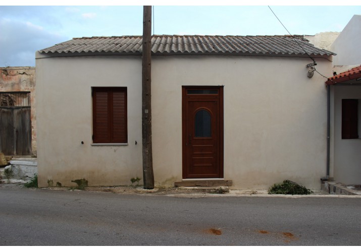 Όψη από τον κεντρικό δρόμο