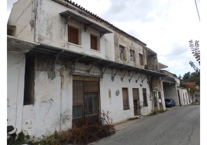 Στέγαστρο κατασκευασμένο από τσίγκο
