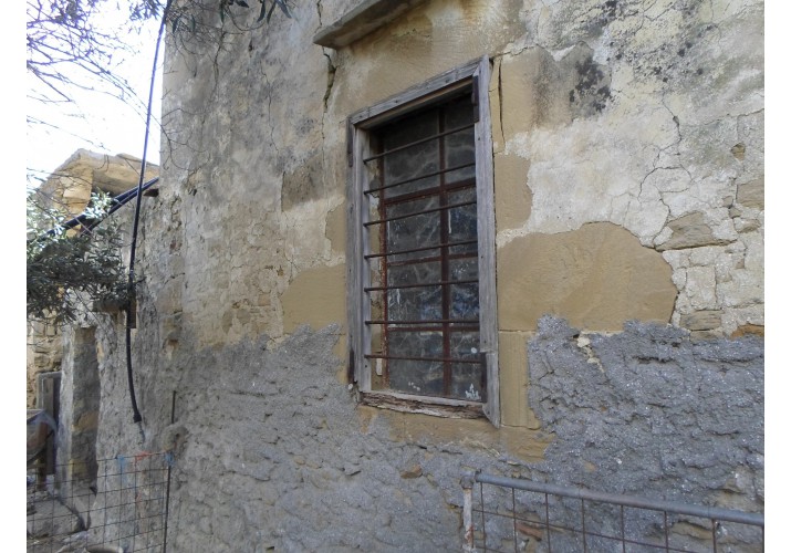 Κ4: σιδεριά μπροστά από το παράθυρο