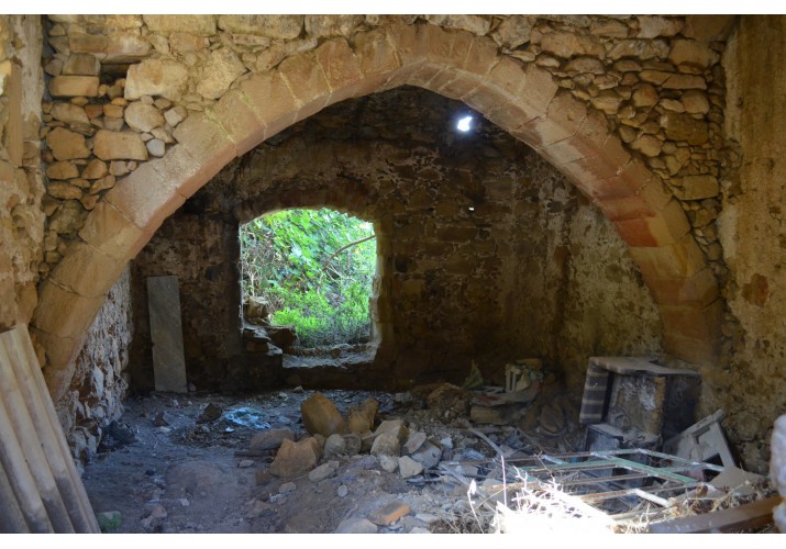 Καμάρα στο εσωτερικό - ισόγειο.