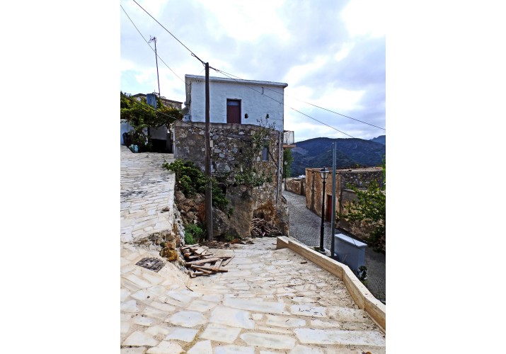 Πλατύς Ελεύθερος Χώρος στη συμβολή δύο μονοπατιών