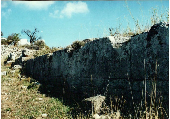 Αρχαία τείχη