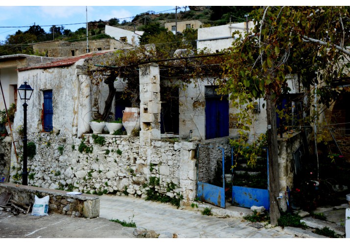 Άποψη του σπιτιού από το δρόμο