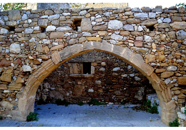 Καμάρα (χώρος δεξιά στη κάτοψη)