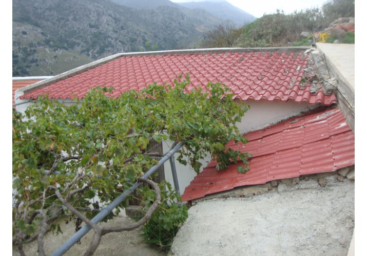 Πλήρωση της στέγης με λαμαρίνα αντί με κεραμίδια