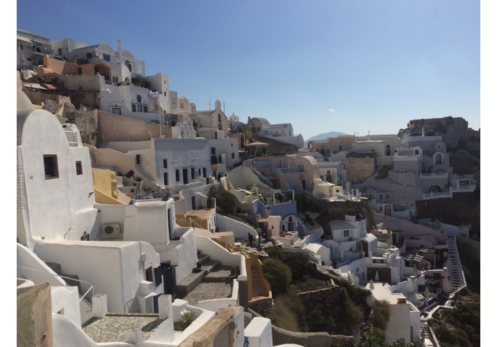 Γαρμπινοί Μύλοι, στο βάθος το ερείπιο του Γουλά