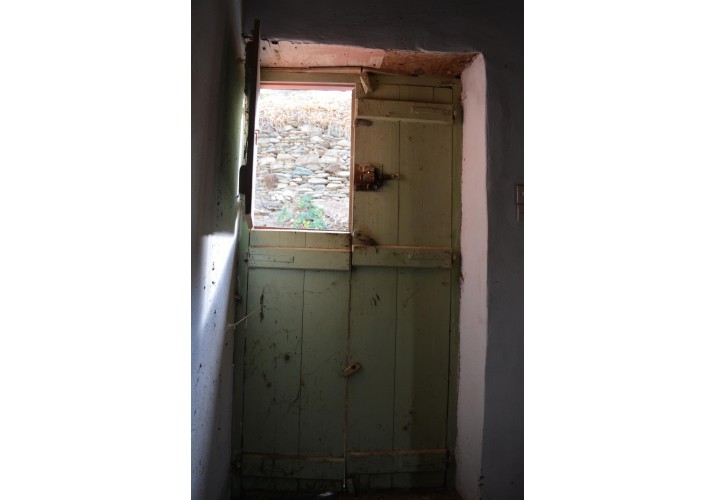 Εσωτερικό πόρτας με ανοιχτό πορτέλο
