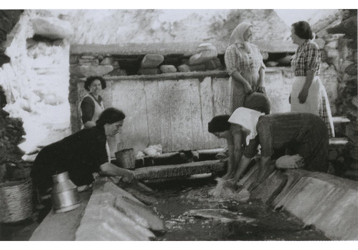 Γυναίκες στη βρύση το 1955