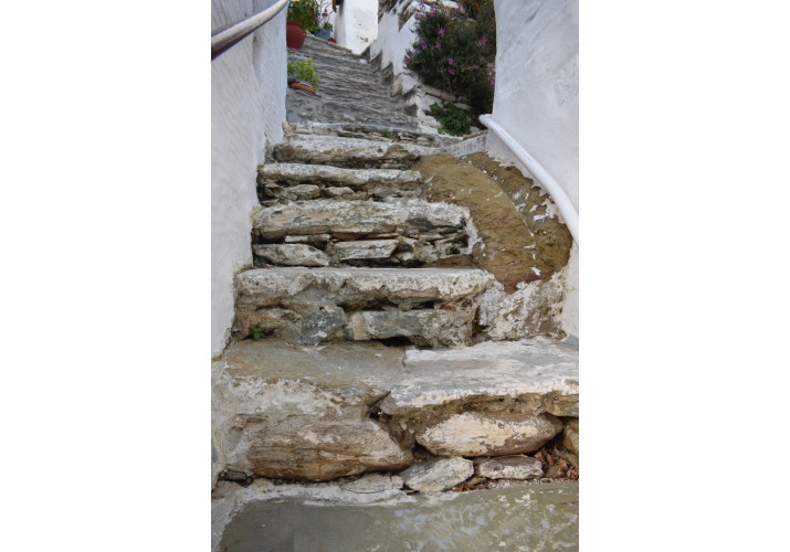 Σκάλα από πέτρα με προσθήκη σκυροδέματος