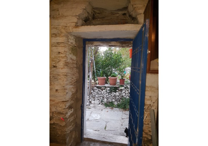 Είσοδος στο υπόγειο 