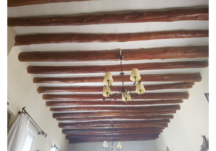 Οροφή από κυπαρίσσια στον όροφο