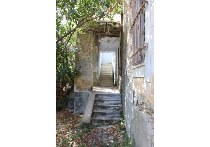 Στο βάθος φαίνεται η σκάλα του νότιου κλιμακοστασίου
