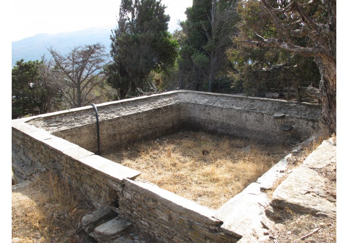 Η χαβούζα του κτήματος