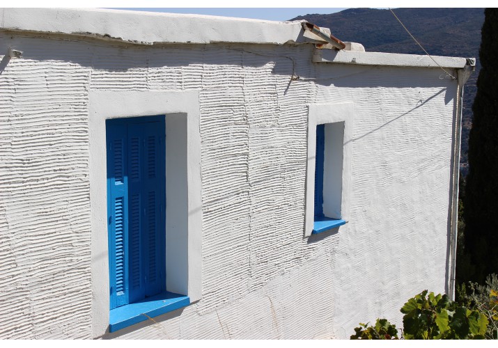 Απλό σαρδέλωμα σε εξωτερικό τοίχο
