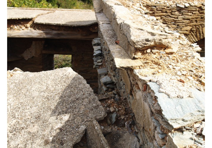Φτέρωμα και πέτρωμα- απόληξη δώματος για προστασία από βροχή