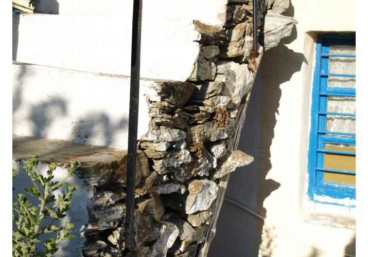 Σκάλα με κυπαρισσοκορμούς για τη στήριξη του ουρανού