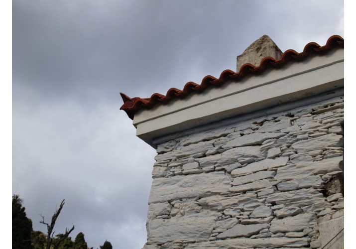 Απόληξη κεραμιδιών ξύλινης στέγης