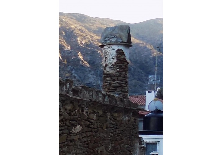 παράδειγμα 4_καμινάδα κυκλικής διατομής με τρίγωνο από σχιστόπλακες