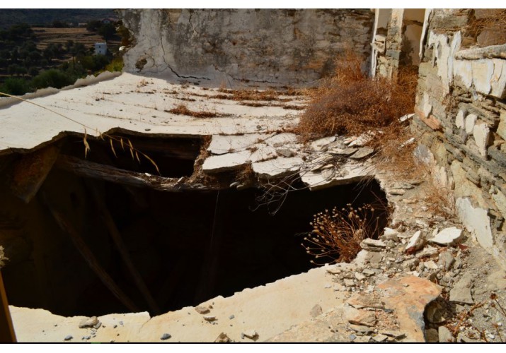 Υποχώρηση δαπέδου του εξώστη