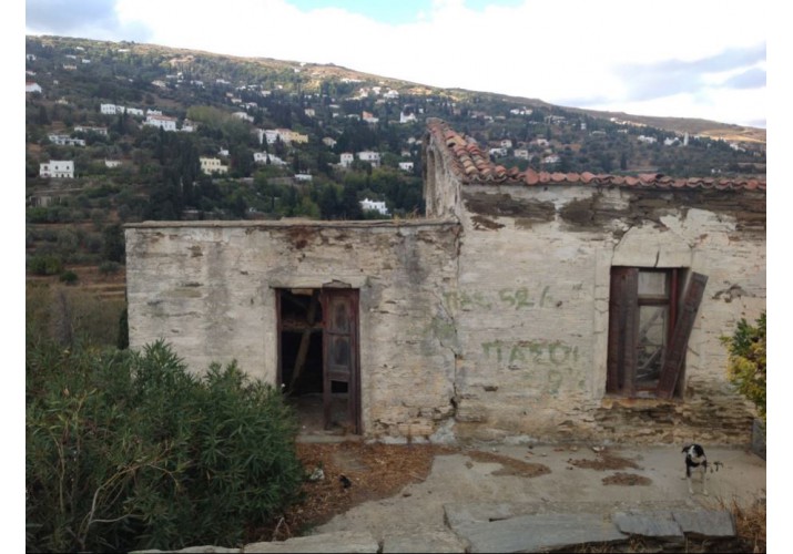 Κατάρρευση στέγης - αποσάθρωση και αποκόλληση ξύλινων κουφωμάτων