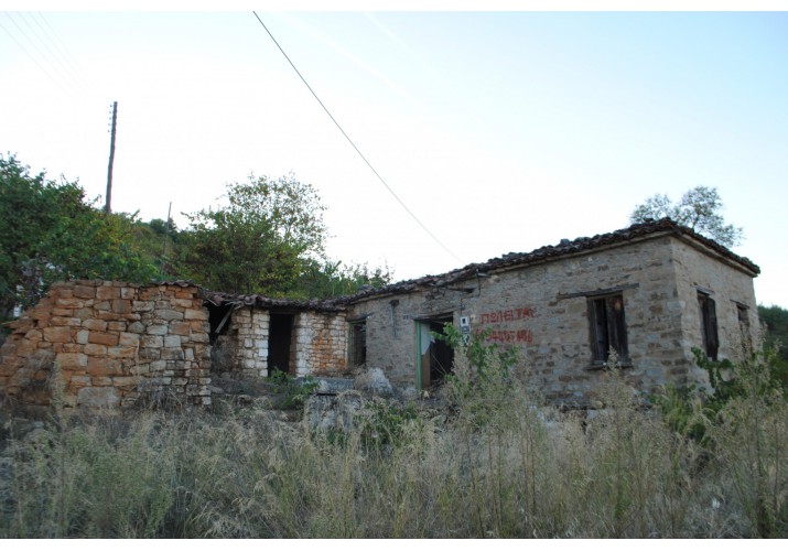 Άποψη της αυλής από χαμηλά