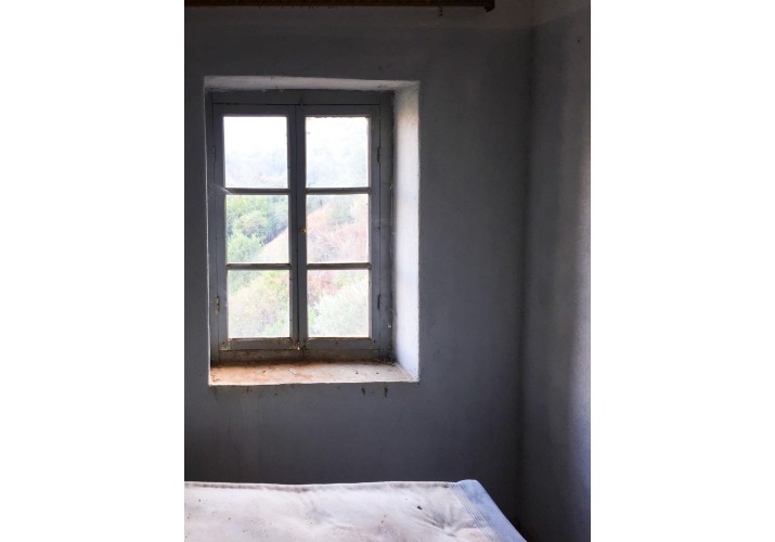 Διώροφο κτίσμα με εξώστη