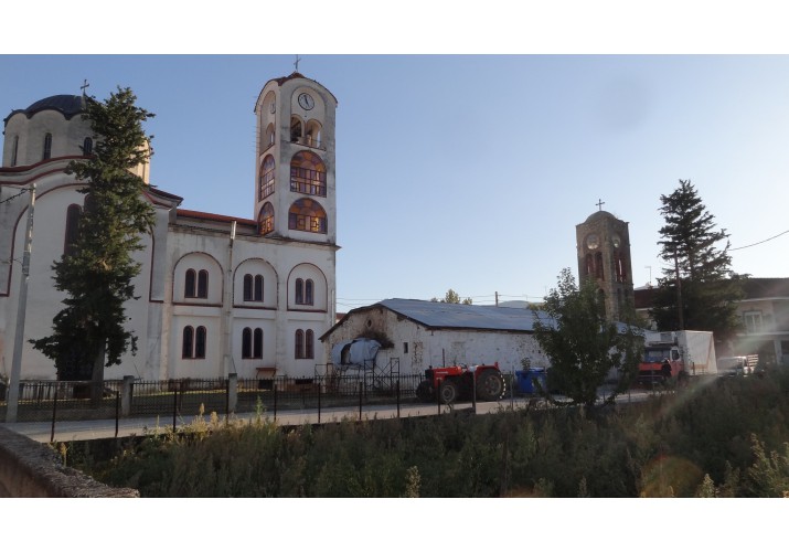 Νέος και παλιός ναός Αγίου Γεωργίου