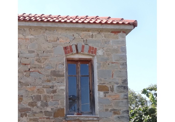 Πλήρωση του κενού στέγης και τοιχοποιίας με στρώση από μπετόν