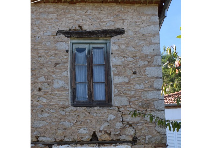 Φθορά ξύλινου κουφώματος λόγω ηλιασμού και υγρασίας