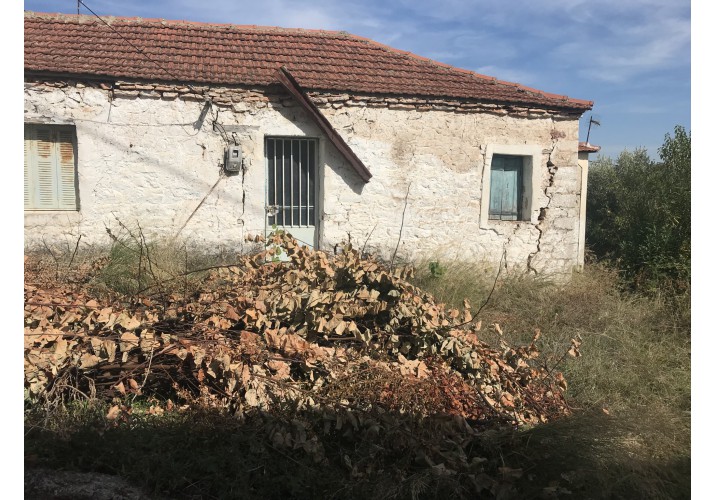 Ρηγματώση πανάμεσα σε άνοιγμα και στην ακμή της τοιχοποιίας