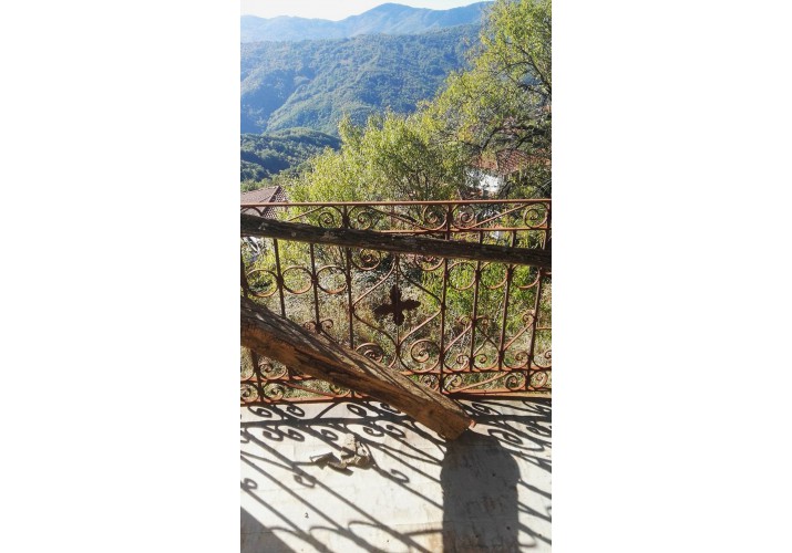 Άποψη θέας απ' τον εξώστη ορόφου