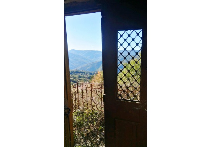Άποψη θέας απ' το μπαλκονάκι ισογείου