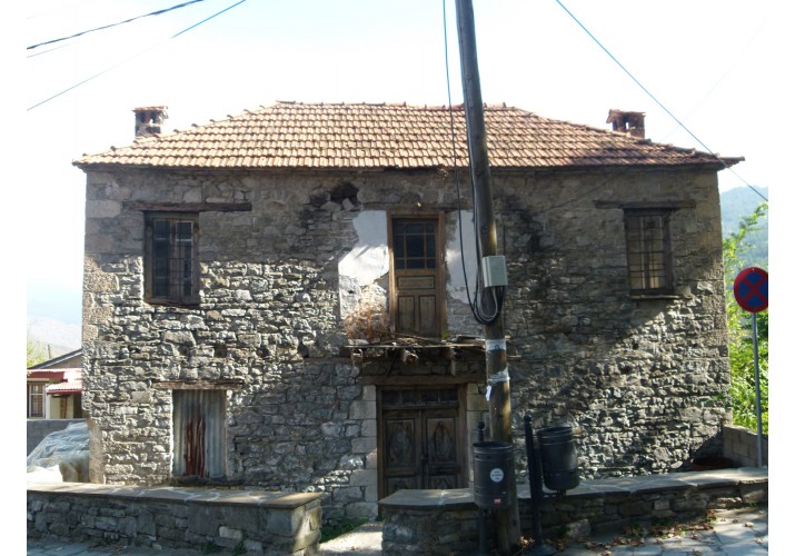 Αντικατάσταση παραδοσιακής σχιστολιθικής στέγης από κεραμοσκεπή