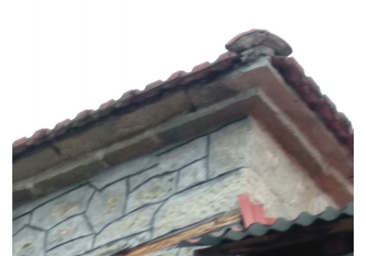 γείσο από σχιστόπλακες στη στέγη