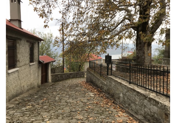 Η κεντρική οδός στο ύψος του Ι.Ν. Αγ.Αθανασίου