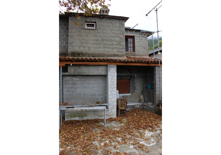 Όψη από την πλατεία