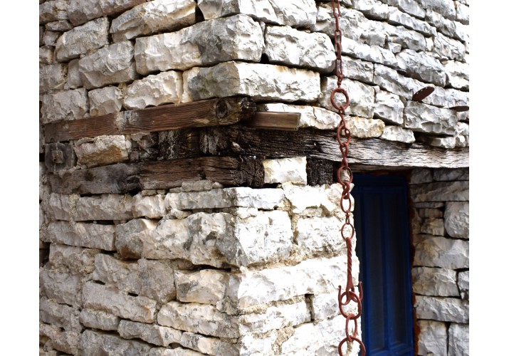 Ξυλοδεσιά σε Πέτρινο Τοίχο