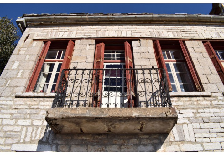 Προσθήκη εξώστη από μπετό 