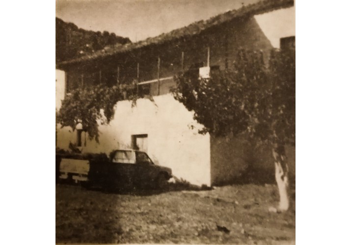 Το από τουρκοκρατίας σπίτι του Πάνου Σαρηγιάννη, ήδη κληρονόμων υιών Γιαννούκου Σακελλαρίου, κατά τον Σεπτέμρβρη του 1982.